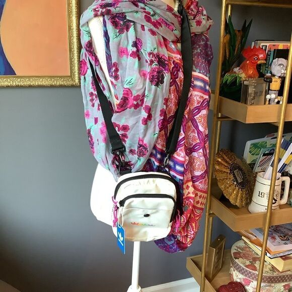 NWT ❤️ Adidas Utility Crossbody 🌈🦄🏳️🌈 - Picture 5 of 11